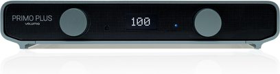 Lecteur audio réseau Volumio Primo Plus noir vu de face avec deux gros boutons gris et écran numérique central 100