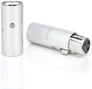 Sølvfarvede XLR-lydkabelstik Inakustik Referenz NF-1205 AIR, nærbillede af de cylindriske endestykker