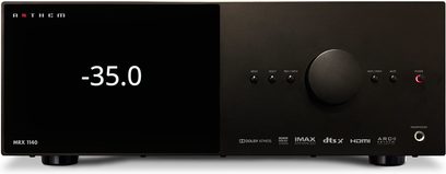 Afdæmpet sort front på en Anthem MRX 1140 hjemmebiograf-forstærker, rødt LCD-display, 5 knapper, teknologilogoer