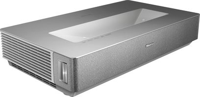 Hisense 100L5HD projektor, perspektivvisning, grå finish, sideventilationsgitter, logo på fronten