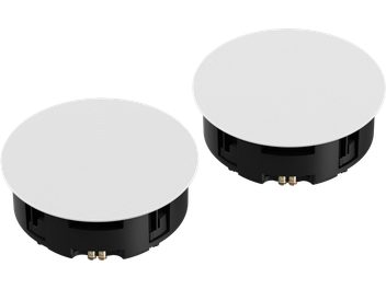 Dve vstavaných stropných reproduktorov Sonos In-Ceiling 8 palcov, okrúhle, s bielymi mriežkami, čierne skrinky, zobrazené spredu a z troch štvrtín