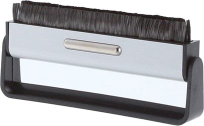 Spazzola per vinili Enova HIFI BVA 5, vista frontale, corpo grigio e bianco con setole nere, manico nero, etichetta argentata