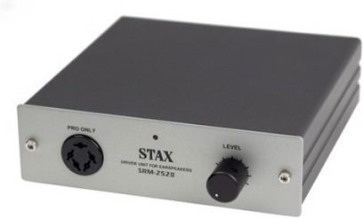 STAX SRM-252S hovedtelefonforstærker, rektangulært metalkabinet i mørkegrå, set forfra, knapper og stik på forsiden, niveaukontrol til venstre