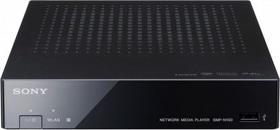 Sony SMP-N100 sort netværksaudioafspiller, set forfra, perforeret gitter øverst, logo og knapper på forsiden