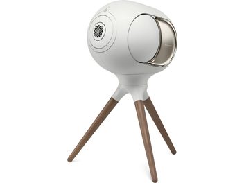 Devialet TREEPOD fotstativ i finish Light Pearl, trästativ i brunt trä, vitt nav, vy från tre fjärdedelar