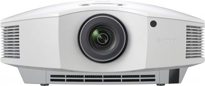 Sony VPL-HW40ES hvid projektor, set forfra, centreret objektiv, ventilationsriste på siderne, frontsensor