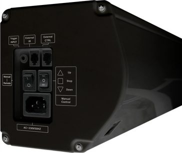 Černý ovládací box s tlačítky a porty pro motorizované plátno Lumene Coliseum UHD 4K 240C, detailní pohled zepředu