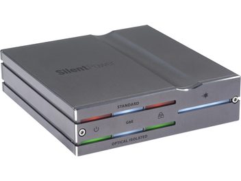 Conditionneur sector iFi Audio LAN iPurifier Pro, vedere în perspectivă, carcasă gri, inscripții "SilentPower", "STANDARD", "GbE", "OPTICAL ISOLATED", indicatoare luminoase roșu, albastru, verde, buton de alimentare