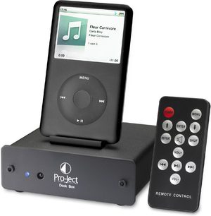 Pro-Ject sort Dock Box i sort med skærm, der viser "Fleur Carnivore", fjernbetjening med røde og sorte knapper