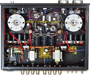 Line Magnetic LM-845IA sort hi-fi rørforstærker, frontvisning indvendigt, 2 rør, transformere, elektroniske kredsløb, rød ledningsføring