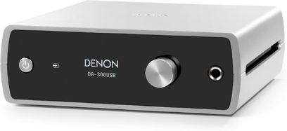 Denon DA-300USB DAC-lydkonverter set forfra, sølvfarvet aluminiumskabinet, sort frontpanel med knapper og stik