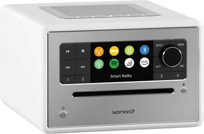 Sonoro Smart Radio med skærm, der viser ikoner, kontrolknapper og drejeknap på den grå metalforgående