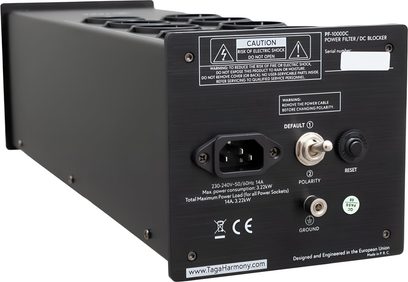 Sort Taga Harmony PF-1000DC netfiltreret strømfordeler, bagsidevisning med IEC-indgang, polaritetsvælger og strømudtag