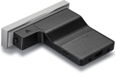 Astell&Kerni SEM-2 must laienduskaart, vaade eest nurga alt, vasakul USB-C-pesa, paremal kõrvaklappide pesa