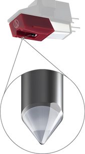 Diamant voor Audio Technica ATN95EX platenspeler, rood-wit, met close-up van de conische metalen naaldtip met diamant