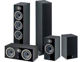 Focal Thevan N°2 musta pakkaus, jossa on 2 tornikaiutinta ja 3 kirjahyllykaiutinta, näkyvät kaiutinelementit, musta matta viimeistely