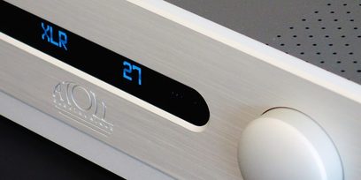 Wzmacniacz hi-fi zintegrowany stereo Atoll Electronique IN300 Evolution srebrny, widok z przodu, okrągły przycisk, ekran wyświetlający "XLR 27"