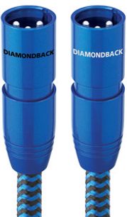 Analogt XLR-lydkabel fra Audioquest Diamondback, blå stik med indskriften "DIAMONDBACK", sort og blå flettet kappe