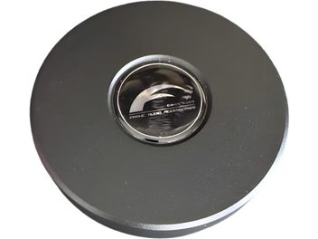 Franc Audio Accessories Anti-Vibrationsdämpfer 2,5 kg schwarz, runde Scheibe aus mattschwarzem Metall mit graviertem, verchromtem Mitteleinsatz, Draufsicht