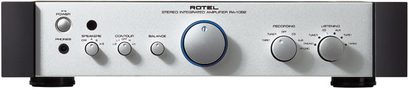 Rotel RA-1062 Stereo-Hi-Fi-Verstärker, Frontansicht, Drehregler, Klinkenbuchsen, Eingangswahlschalter, blaue Anzeige, silbernes Gehäuse