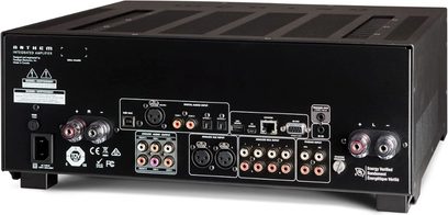 Anthem STR integrētais stereo pastiprinātājs melnā krāsā, skats no priekšpuses, savienojumi un vadības elementi priekšpusē, melns korpuss