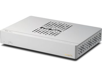 Switch-splitter Matrix Audio SS-1 Pro in alluminio grigio chiaro, vista tre quarti anteriore destra, coperchio superiore con ampia griglia di fori circolari a formare un motivo a M, frontale liscio con LED e logo dorato, lato destro anch’esso traforato