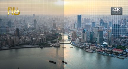To luftfotografier af Shanghai, den ene tåget og den anden solrig, der viser mange skyskrabere og Huangpu-floden