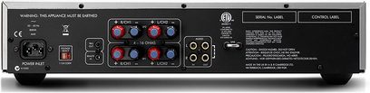 Arcam FMJ-P38 forstærker, sort, frontpanel med knapper, stik, LED-display, forfra