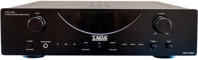Hi-fi lampový zesilovač Taga Harmony HTA-1200 černý, pohled zepředu, ovládací tlačítka a konektory na čelním panelu, černé obdélníkové šasi