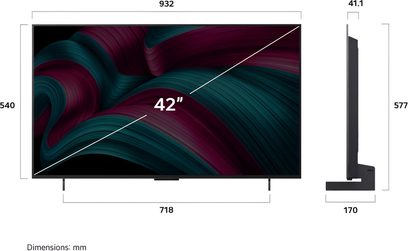 Τηλεόραση υψηλής ευκρίνειας LG OLED42C5 2025 μαύρη, οθόνη OLED 42 ιντσών με γυάλινο πάνελ και εξαιρετικά λεπτό μεταλλικό πλαίσιο, παρουσιάζεται από μπροστά με πλάγια όψη που αποκαλύπτει το πάχος των 41 mm και τη μεταλλική κεντρική βάση της.