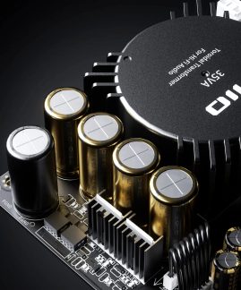 Hi-Fi-lydstrømforsyningsmodul med sort 35 VA toroidtransformator og store gyldne kondensatorer