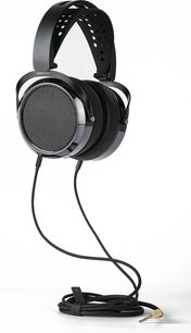 Sort Hifiman HE6 Remastered-hovedtelefoner i sort med åbne ørekopper med cirkulært gitter og aftageligt guldfarvet kabel