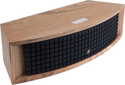 Diffusore wireless JBL L42 ms in legno di noce, forma rettangolare allungata, griglia nera sulla parte anteriore