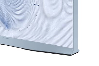 Samsung The Serif QE65LS01BB 2022 TV, set fra siden, skærm der viser blå bølgede linjer på grå baggrund