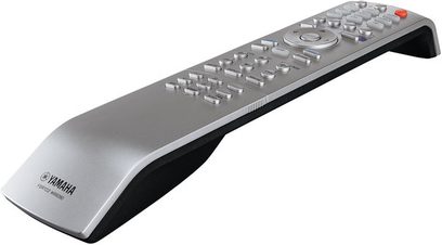 Yamaha YSP-5100 metallisk grå lydbjælke, langstrakt buet form, sort gitter på forsiden, kontrolknapper på toppen