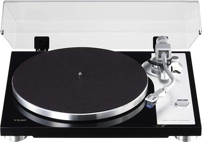 TEAC TN-4D-O sort pladespiller i åben sort, metalplade, vinylplade, sølvfarvet tonearm, løftet låg