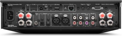 Amplificatore hi-fi integrato stereo Cambridge Audio EVO 150SE nero in metallo, vista posteriore che mostra morsetti per diffusori trasparenti con centro rosso e molteplici connettori XLR, RCA, ottici, coassiale, USB, Ethernet e RS-232C