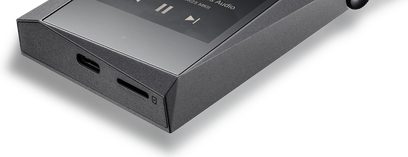 Přenosný audiofilní přehrávač Astell&Kern SR25 MKII v tmavě šedé barvě, detailní pohled shora na porty a boční tlačítka