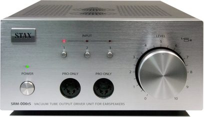 STAX SRM-006tS hovedtelefonforstærker set forfra, børstet aluminiumsfront, knapper og jackstik, analogt VU-meter