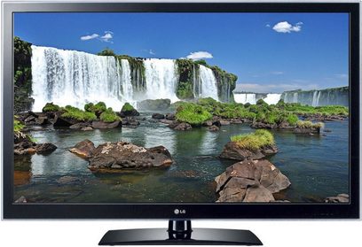 LG 55LW4500 tv der viser et billede af vandfald omgivet af klipper og vegetation, set forfra på en sort baggrund