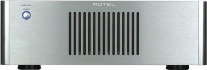 Rotel RMB-1512 sort effektforstærker, frontvisning, lodret ventilationsgitter, knap og blå indikatorlampe