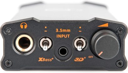 Convertisseur audio DAC iFi Audio Micro iDSD Black Label, vue de face, connecteurs 3.5mm input, XBass+ et 3D+ off