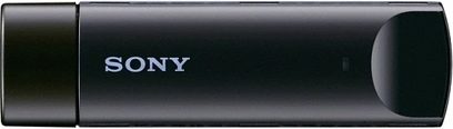 Sort Sony UWA-BR100AEP USB-nøgle, cylindrisk forlænget form, udtrækkeligt USB-stik i den ene ende, hvidt Sony-logo i den anden ende