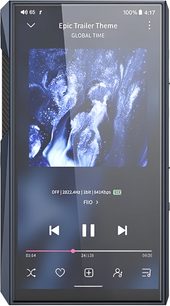Аудіофільський плеєр FiiO M23 антрацитового кольору з металу та скла, бічні вставки з текстурою вуглецевого волокна, великий безрамковий сенсорний екран з музичним інтерфейсом, крупний план передньої частини