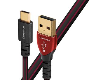 USB-Kabel Audioquest Cinnamon Typ A zu C 0,75 m, rot-schwarz gestreifter Mantel, vergoldete Stecker, auf weißem Hintergrund