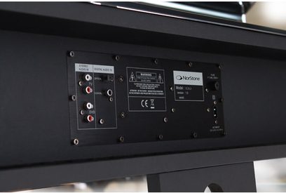 Norstone Scala sort audio-/videomøbel med audio- og videoforbindelser på bagsiden: RCA-, optiske og HDMI-stik