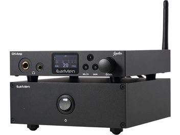 Preamplificatore per cuffie EarMen CH-Amp Signature nero con display, uscite cuffie, manopola del volume, antenna e chassis inferiore abbinato