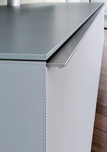 Metalgrå Spectral Scala SC1101 audio-/videomøbel, set fra siden, perforeret front, mørkegrå toppladen