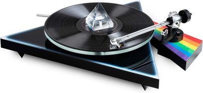 Hi-Fi Vinyl Turntable The Dark Side Of The Moon, black circular platter, silver tonearm, black triangular base, central transparent prism, rainbow pattern on the tonearm base