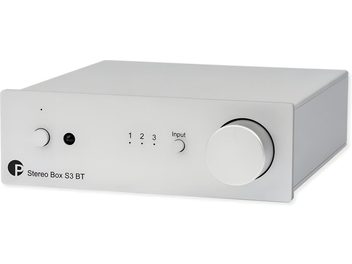 Amplificador integrado estéreo Pro-Ject Stereo Box S3 BT prata, vista frontal em três quartos com grande botão de volume à direita
